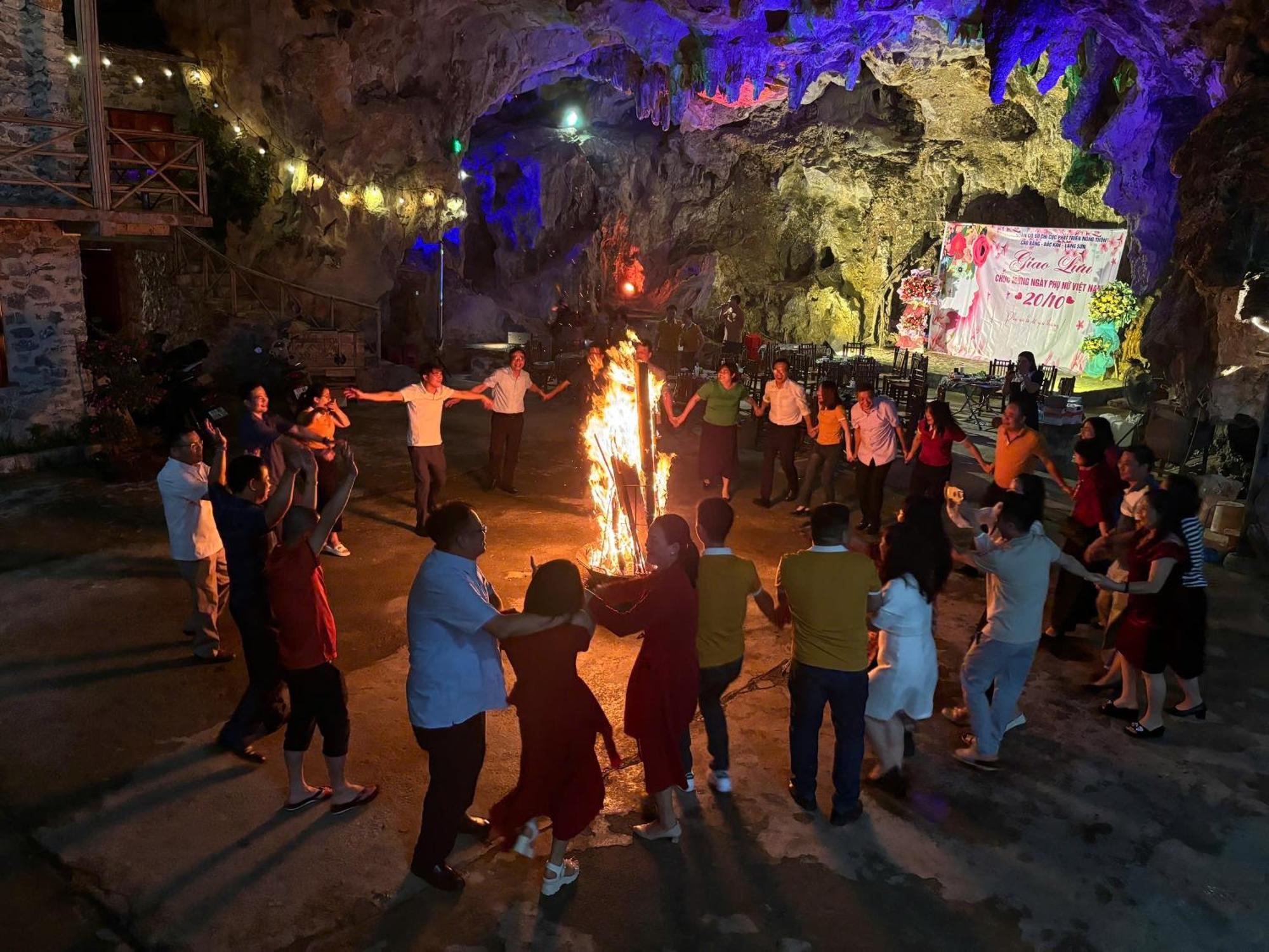 Yen Nhi Homestay Ban Gioc Каобанг Екстер'єр фото